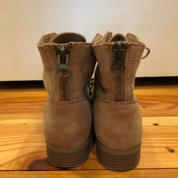 Boots - Picture 3 of 4